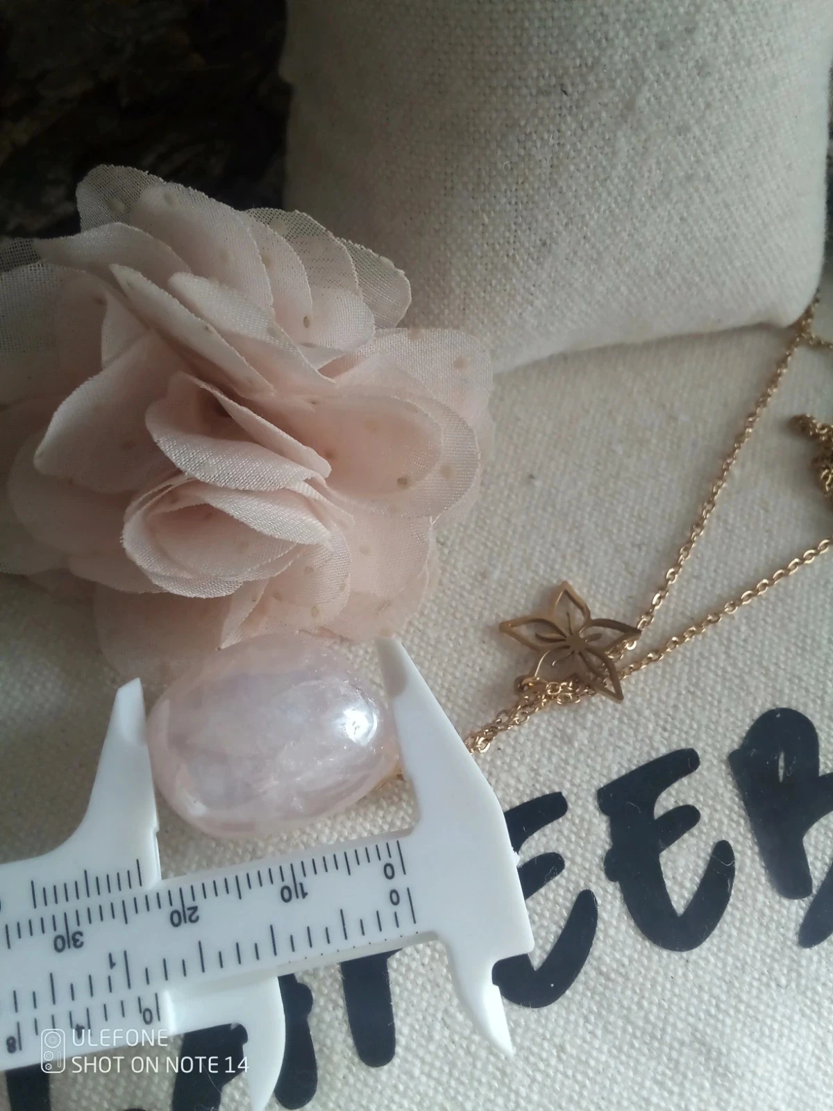 Collier quartz aura et fleur dorée – photo 3